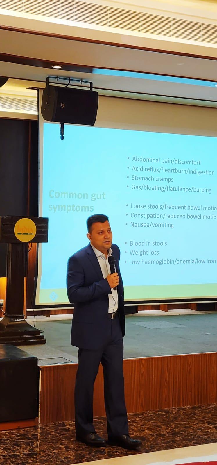 Dr. Vinod Hegade, gastroenterologist in Dubai, presenting common gut symptoms at India Club Dubai